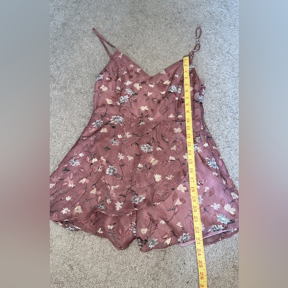 Ashlie Ruffle Romper
superdown - Picture 9 of 12